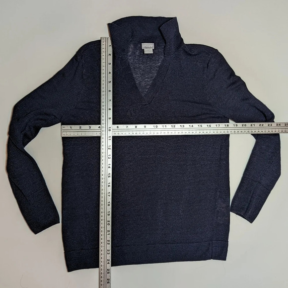 Chicos Navy  Blue Linen Blend V Neck Collared Thin Knit Top Woman Size 1 Medium - Picture 9 of 9